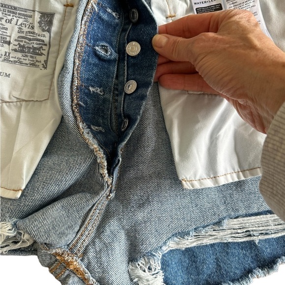 👖 Levi’s 501 Premium Distressed Cutoff Shorts – Size 30 (NWT) - Picture 10 of 13